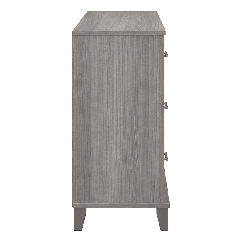Commode grise texturée à grain de bois de style transitionnel