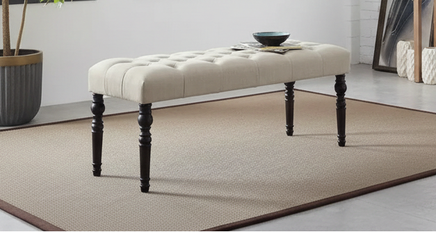 Banc de salle à manger capitonné en tissu couleur naturel avec pieds tournés