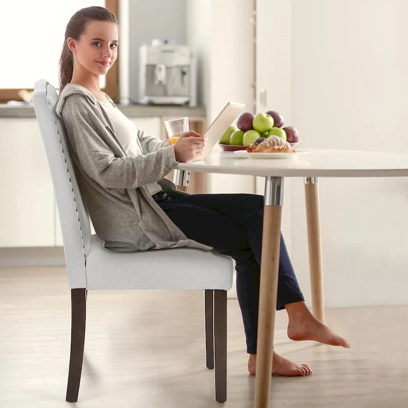 Lot de 2 chaises de salle à manger capitonnées, chaises de salle à manger modernes en tissu capitonné avec garniture cloutée et pieds en bois